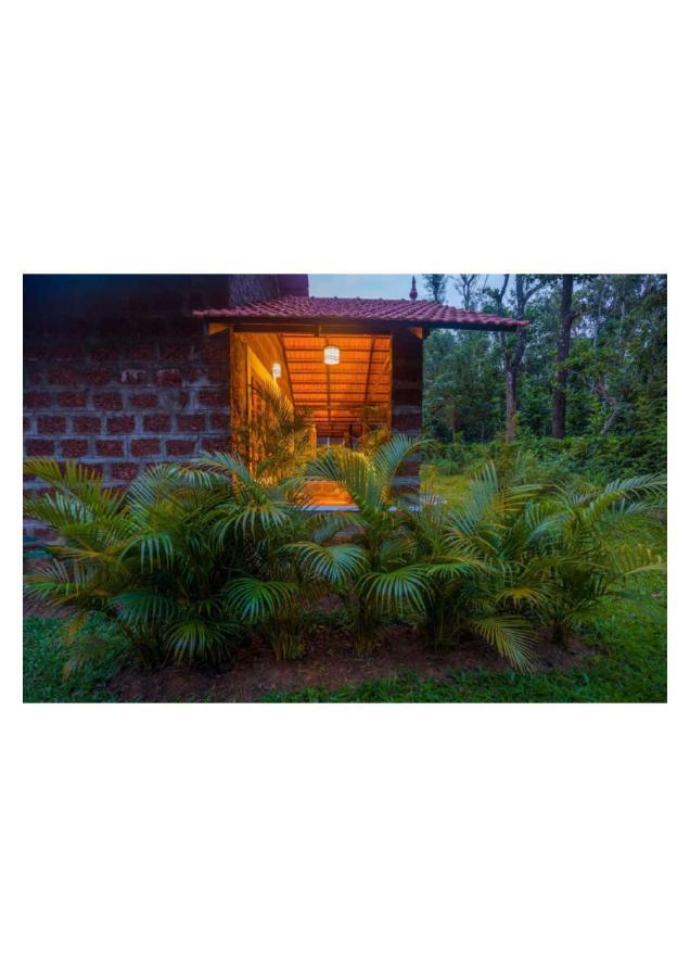 Hotel The Horse & Chariot Madikeri Exterior foto